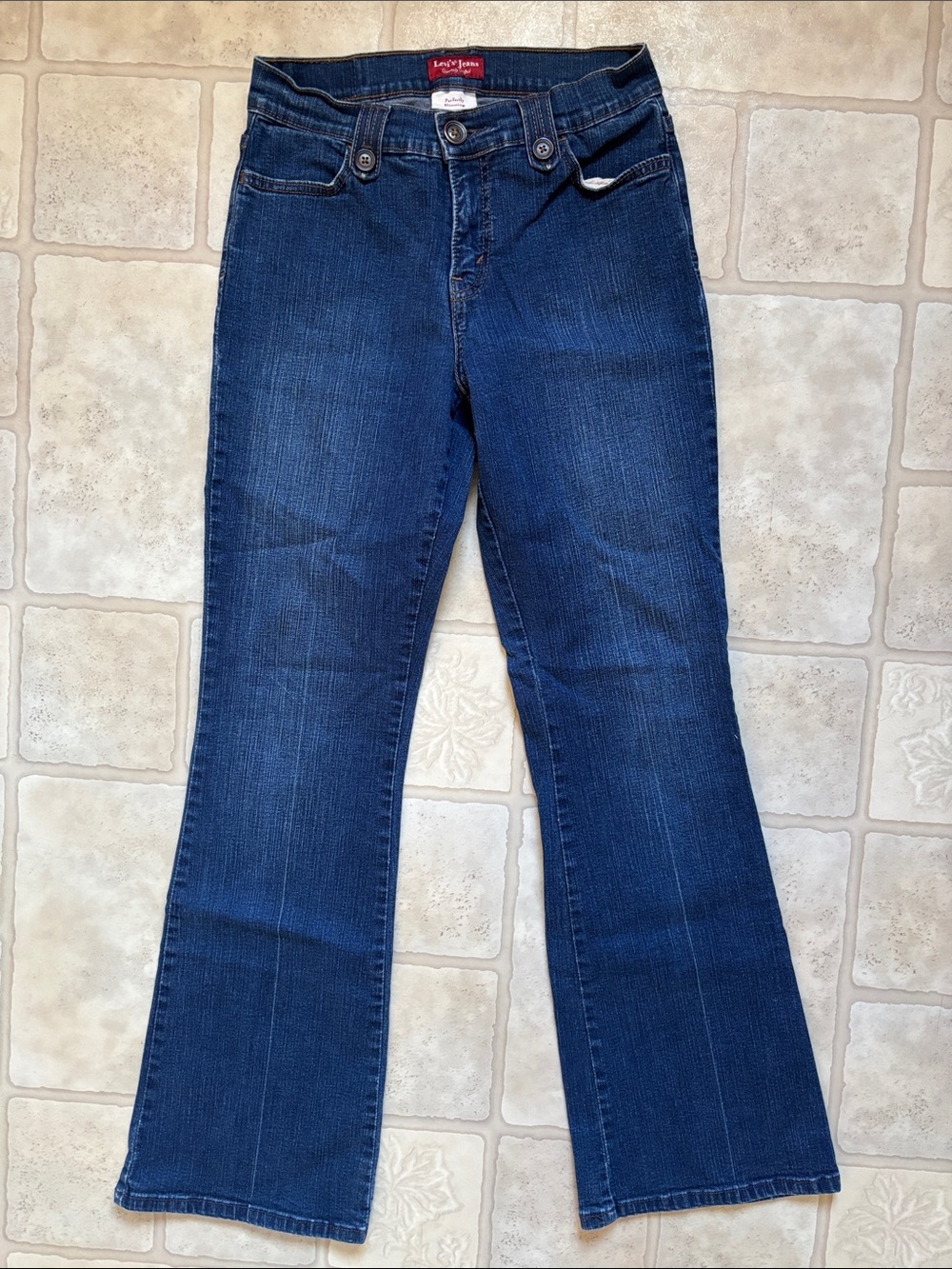 Levi’s Jeans Perfectly Slimming Denim Blue Jeans Women’s size 6 Medium